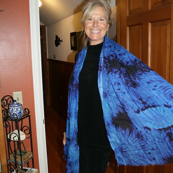 🌷💕 Luxury scarf Nightscape Cool blue VIBE! - Picture 9 of 9